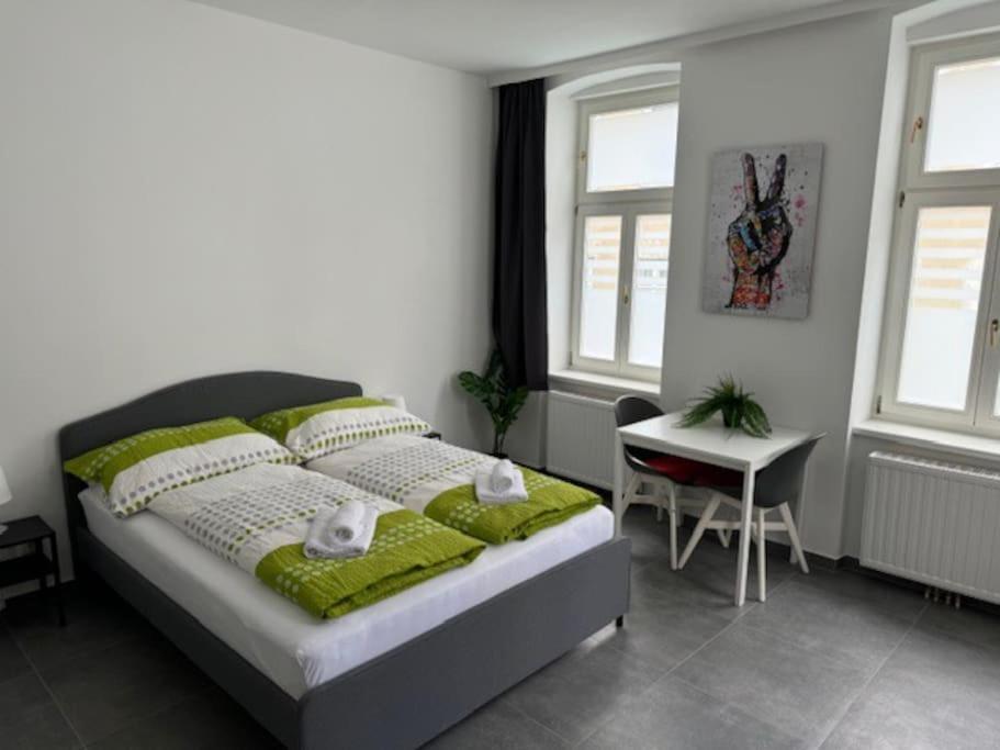 Klein Aber Fein Mit Terrasse Viena Exterior foto